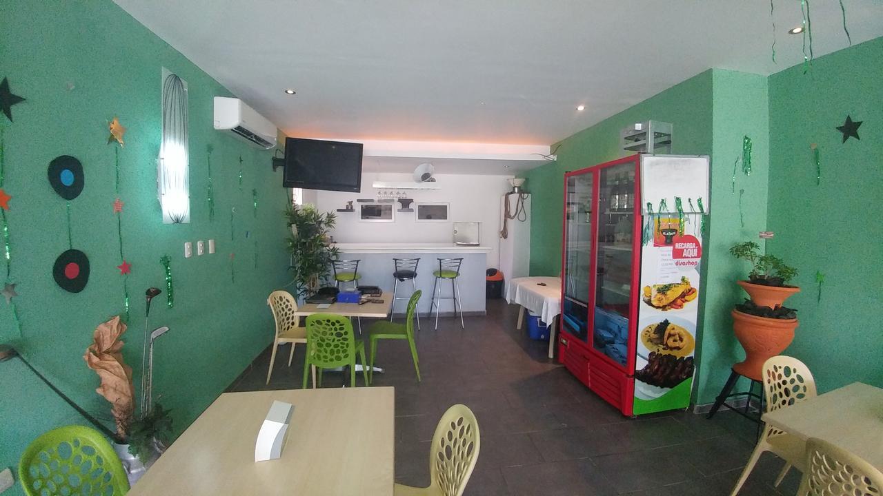 Hotel & Restaurante Flamboyan 伊圭 外观 照片