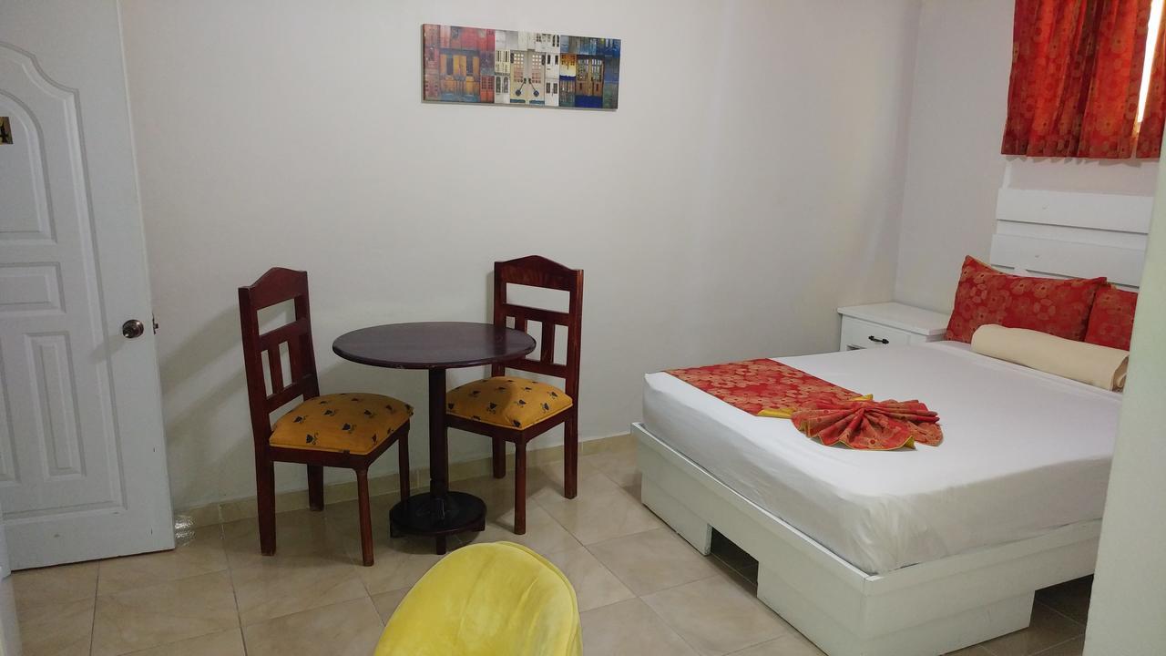 Hotel & Restaurante Flamboyan 伊圭 外观 照片